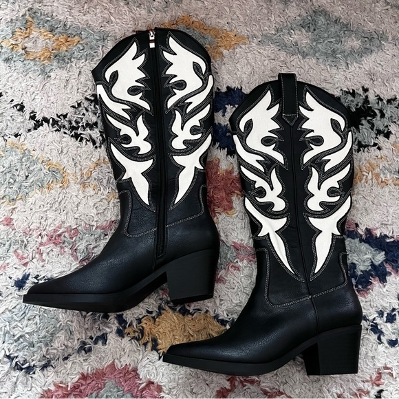 Forever 21 Two-Tone Black & White Cowboy Boots 6 - Picture 5 of 7